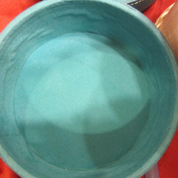 DECORATIVE BOXES, ONE BLUE FAUX LEATHER, ONE CREAM CLOTH & RIBBONS - Picture 6 of 7